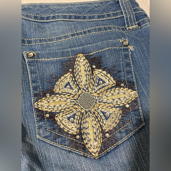 ND Weekend size 10P women’s embellished embroidered stretch denim capris jeans - Picture 3 of 12